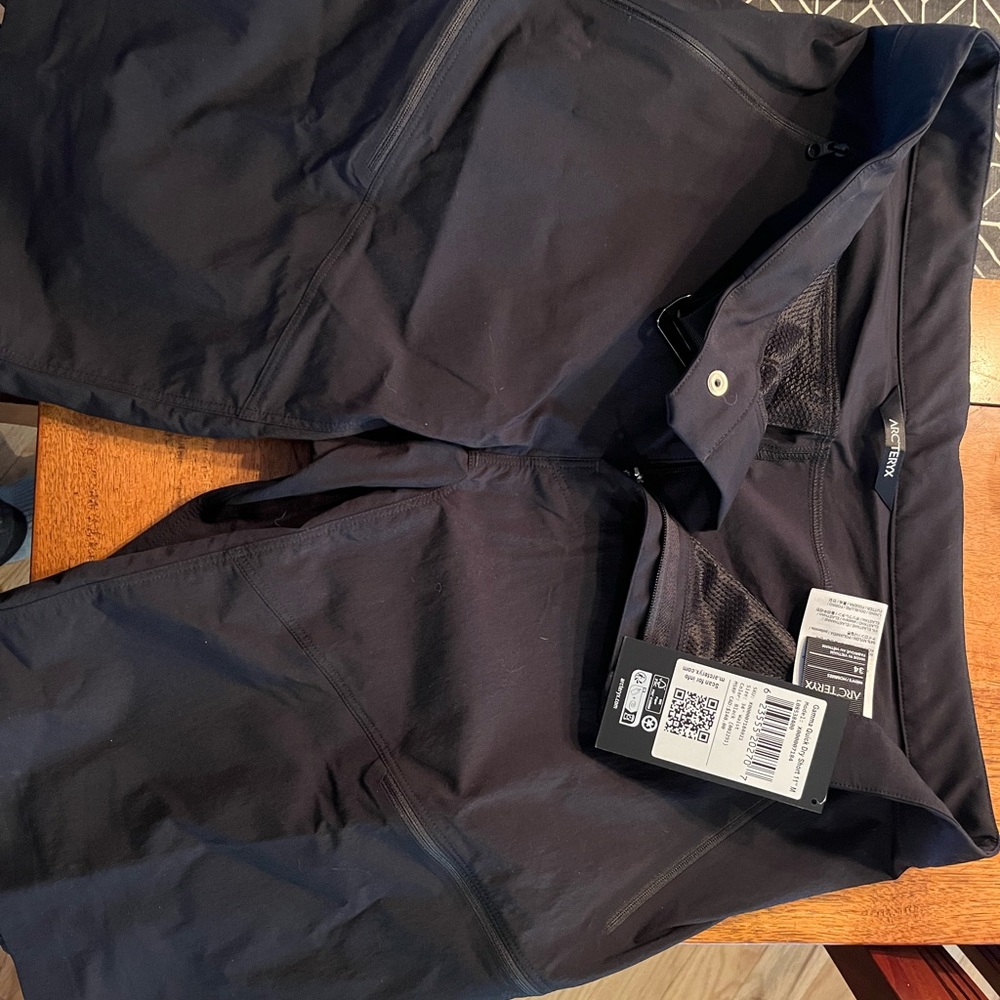Arcteryx gamma quick dry 11” shorts (2 pairs available) - Picture 1 of 4